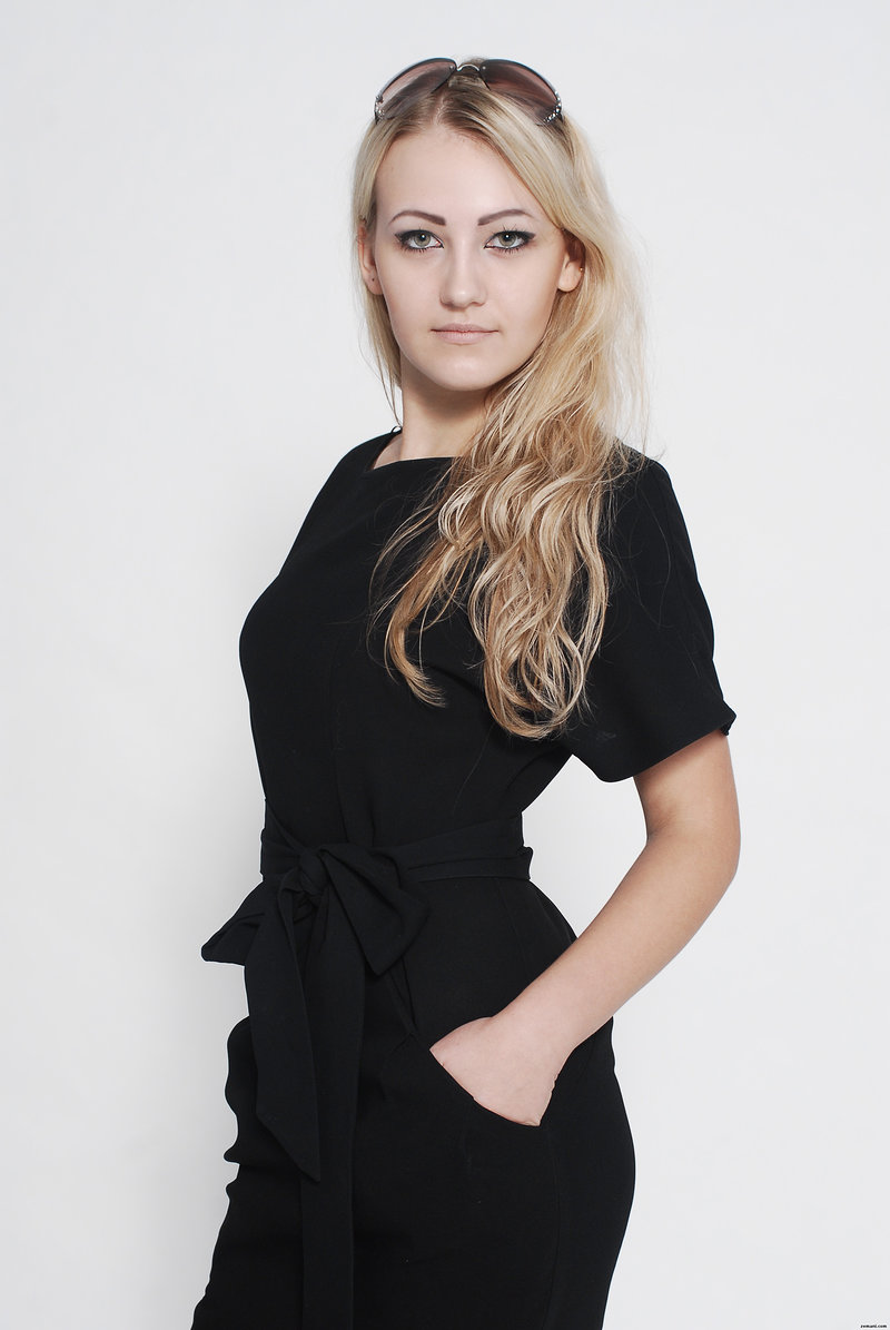 Евгения, 24 года, 4 размер груди